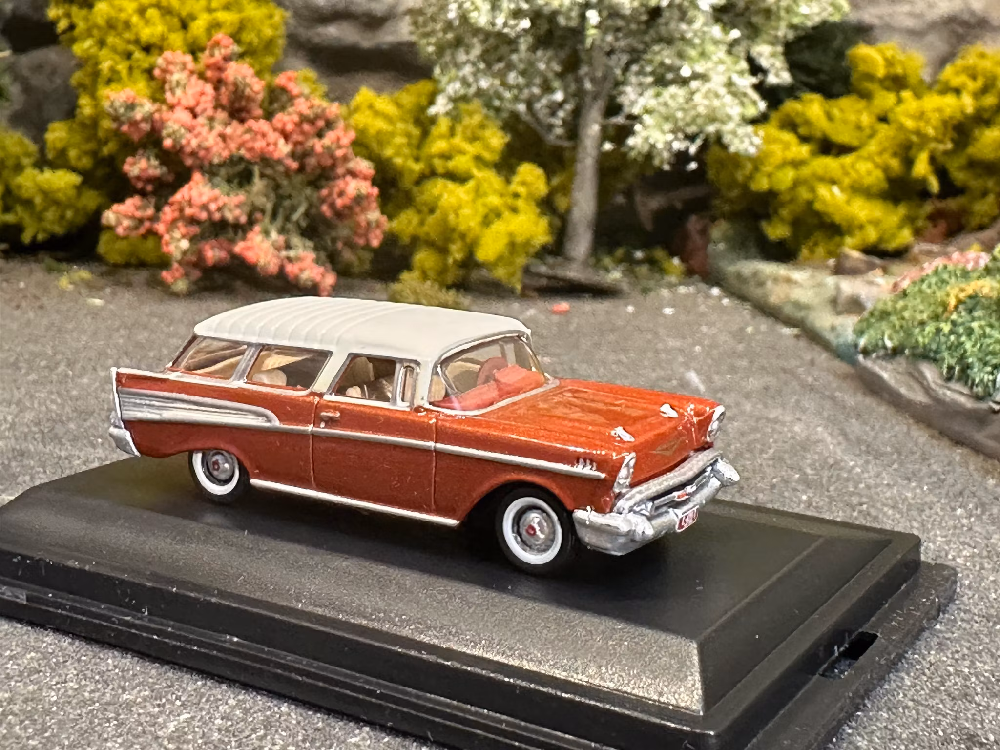 Skala 1/87 Chevrolet Nomad Adobe, Beige/Mörk röd fr Oxford