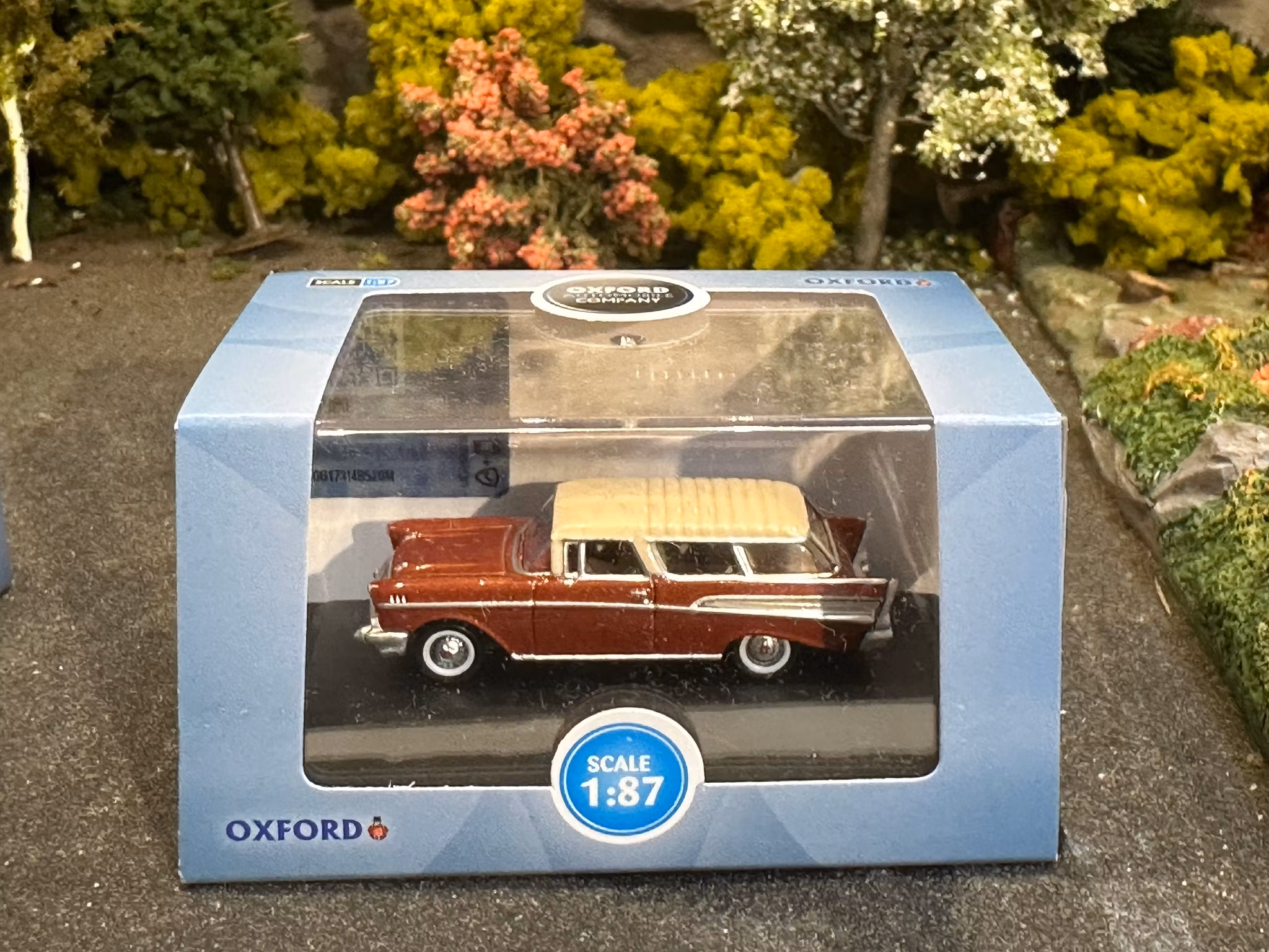 Skala 1/87 Chevrolet Nomad Adobe, Beige/Mörk röd fr Oxford
