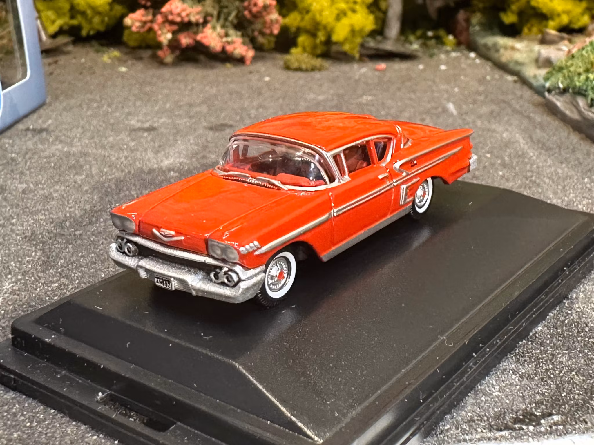 Skala 1/87 Chevrolet Impala 1958 Sports Coupe, Rio red fr Oxford