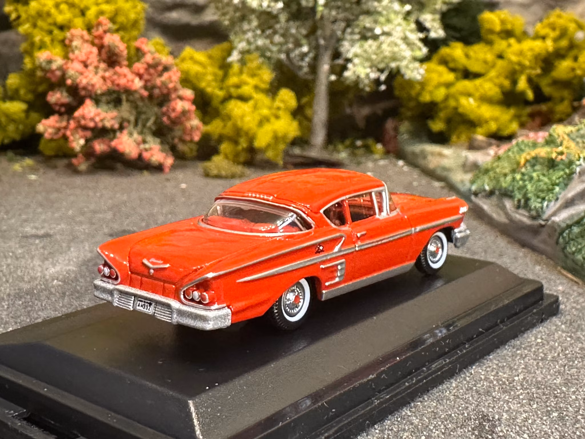 Skala 1/87 Chevrolet Impala 1958 Sports Coupe, Rio red fr Oxford