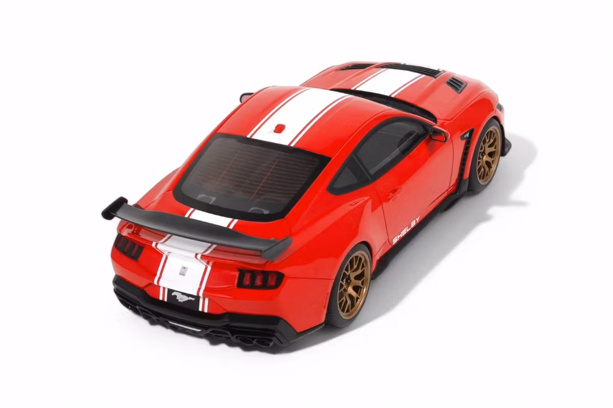 Skala 1/18 Shelby Mustang Supersnake, Race Red 2025 fr GT Spirit (GT531)