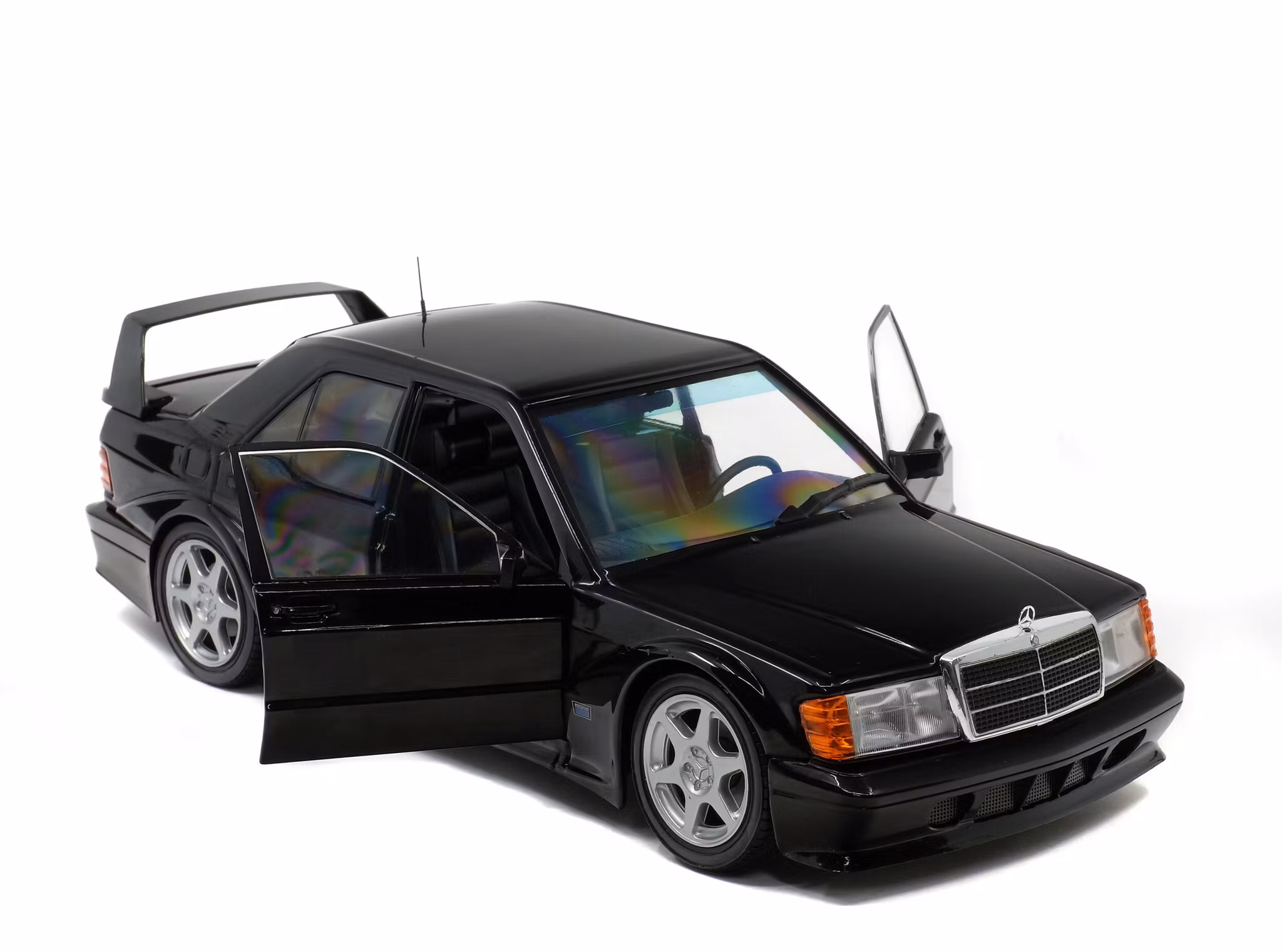 Skala 1/18 MERCEDES-BENZ 190 W201 EVO Black 1990 fr. SOLIDO (S1801001)