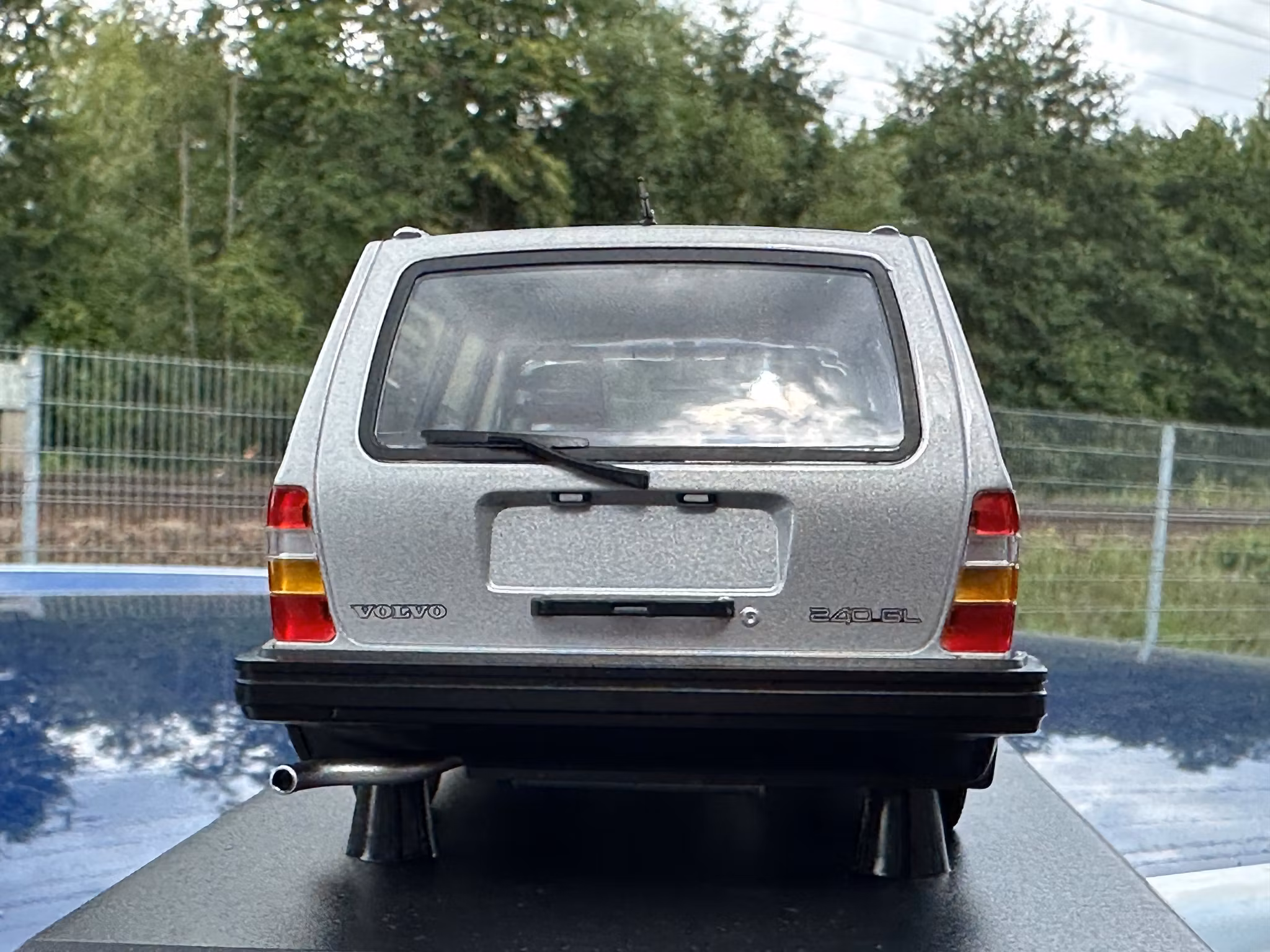 Skala 1/18 Volvo 240 GL Break (245) 1986 Silver fr Minichamps 1 of 414 pcs