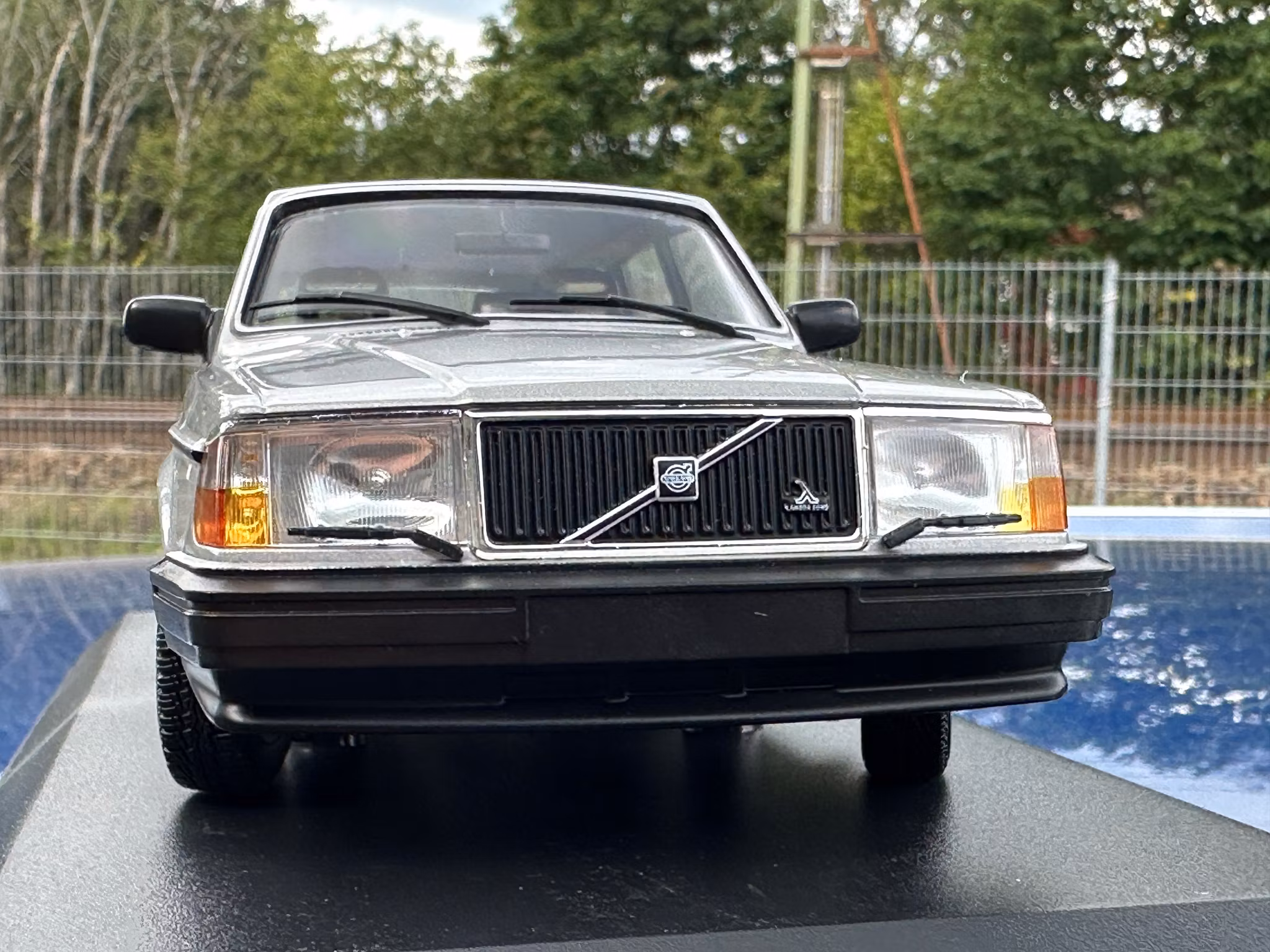 Skala 1/18 Volvo 240 GL Break (245) 1986 Silver fr Minichamps 1 of 414 pcs