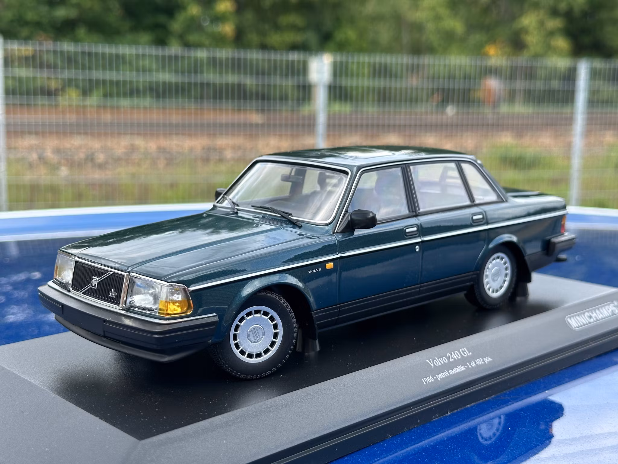 Skala 1/18 Volvo 240 GL (244) 1986 Dark green fr Minichamps 1 of 402 pcs