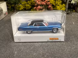 Skala 1/87 - Cadillac Coupe deVille, Blue metallic/black fr Brekina