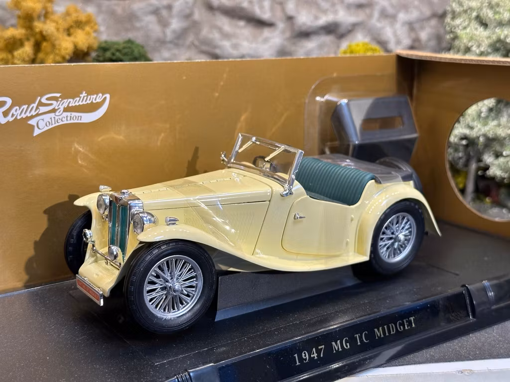 Skala 1/18 1947 MG TC Midget fr Lucky Diecast - Road Signature series