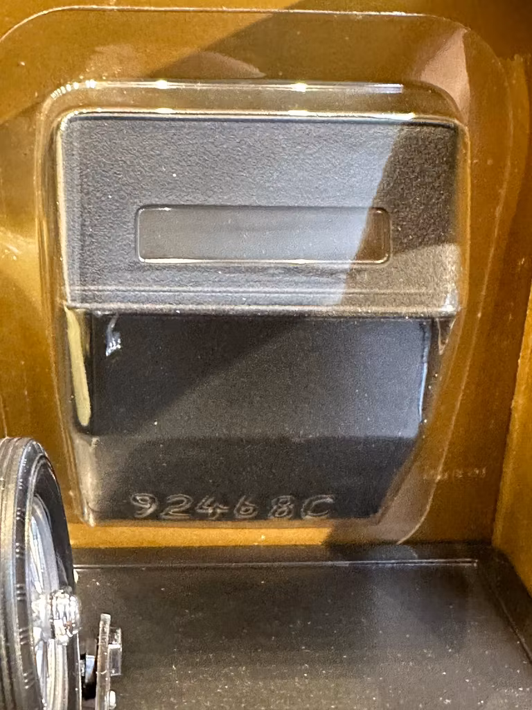 Skala 1/18 1947 MG TC Midget fr Lucky Diecast - Road Signature series