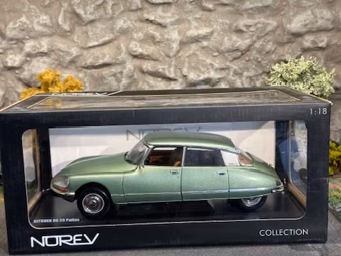 Skala 1/18 Citroën DS 23 Pallas, Light green metallic fr Norev Collection