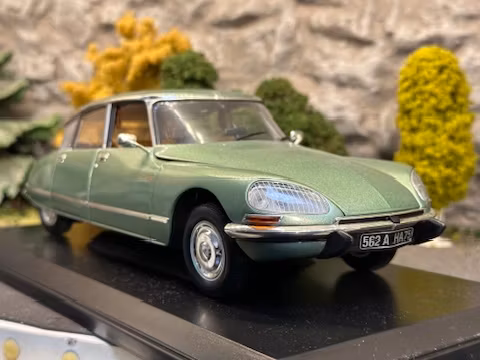 Skala 1/18 Citroën DS 23 Pallas, Light green metallic fr Norev Collection