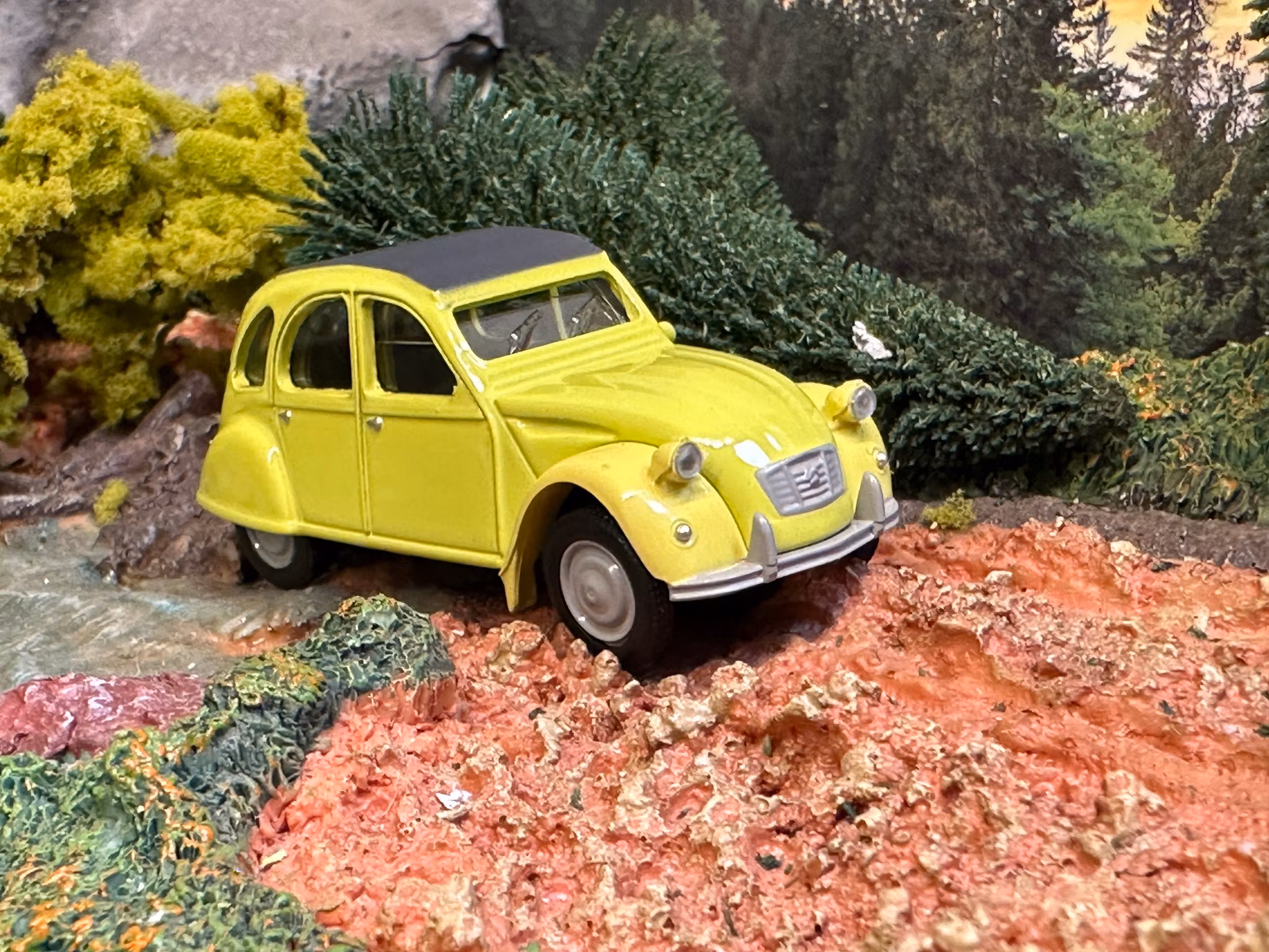 Skala 1/64 Citroen 2CV, yellow w black top från NOREV