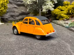 Skala 1/64 Citroen 2CV, orange w black top från NOREV