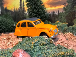 Skala 1/64 Citroen 2CV, orange w black top från NOREV