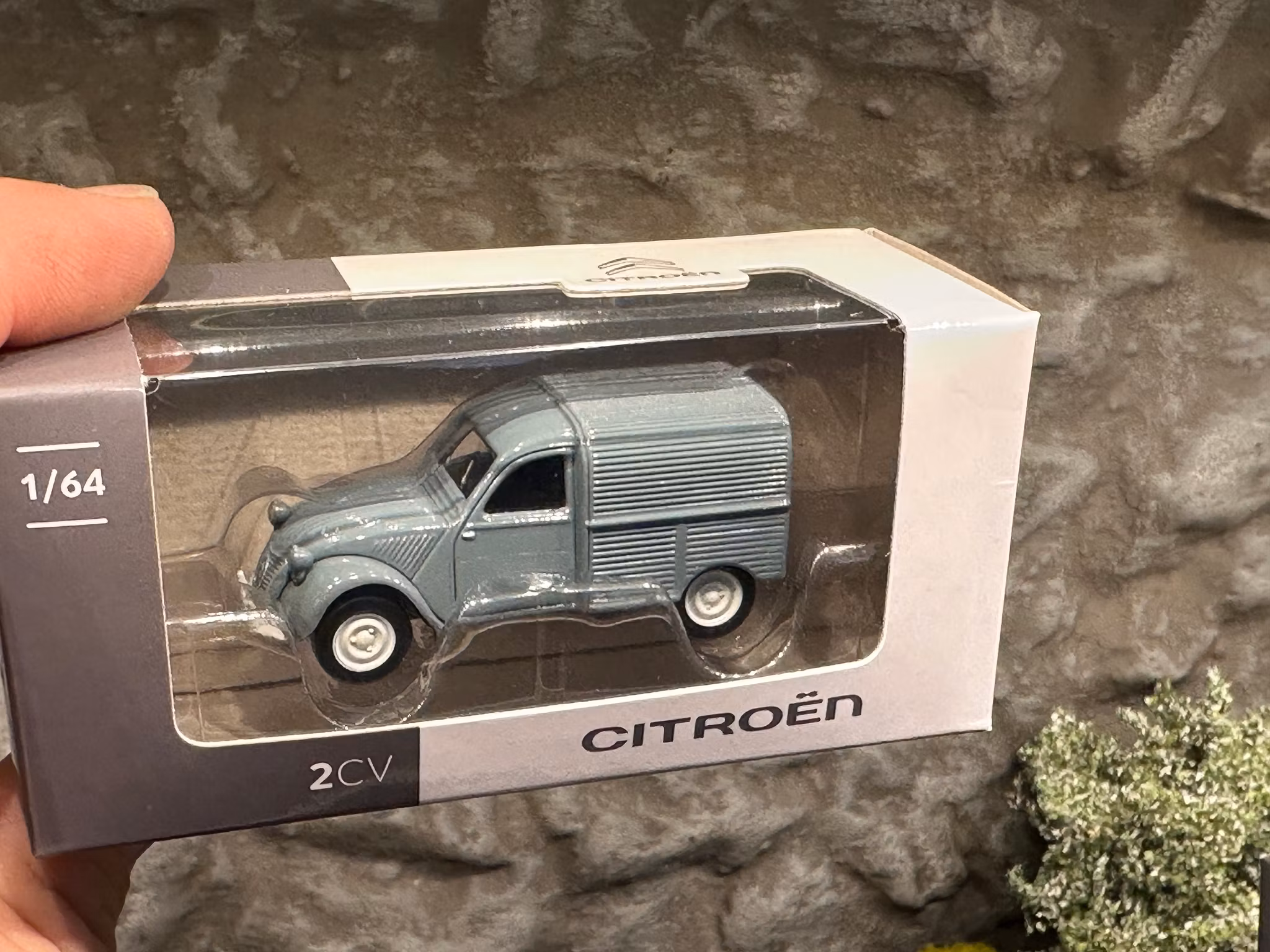 Skala 1/64 Citroen 2CV Fourgonette, dark grey fr NOREV