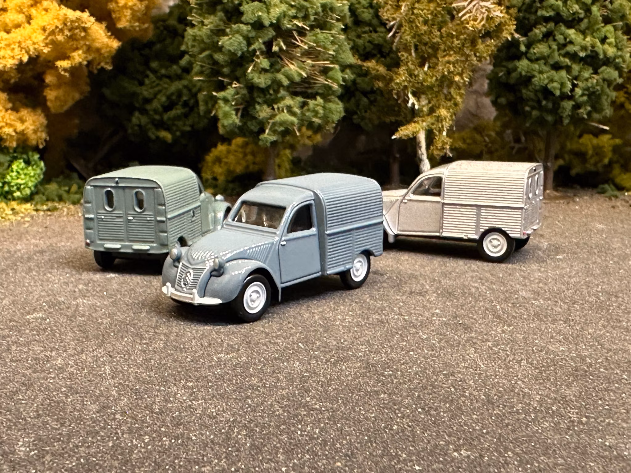 Skala 1/64 Citroen 2CV Fourgonette, dark grey fr NOREV