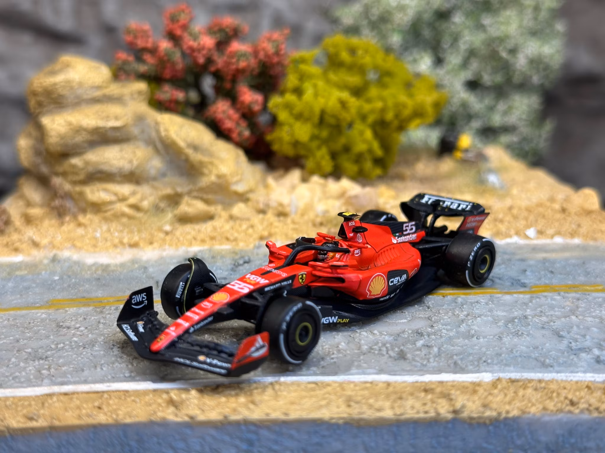 Skala 1/64 Ferrari SF23 #55 C. Sainz 2023 Bahrain GP fr BBR Models (BRFER64015)
