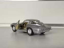 Skala 1/34 Chevrolet Corvette, Silver / white fr Kinsmart