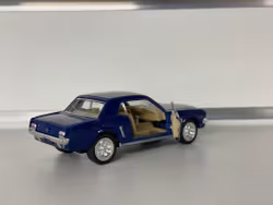 Skala 1/34 Ford Mustang, Dark blue fr Kinsmart