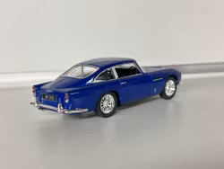 Skala 1/38 Aston Martin DB5, blue fr Kinsmart