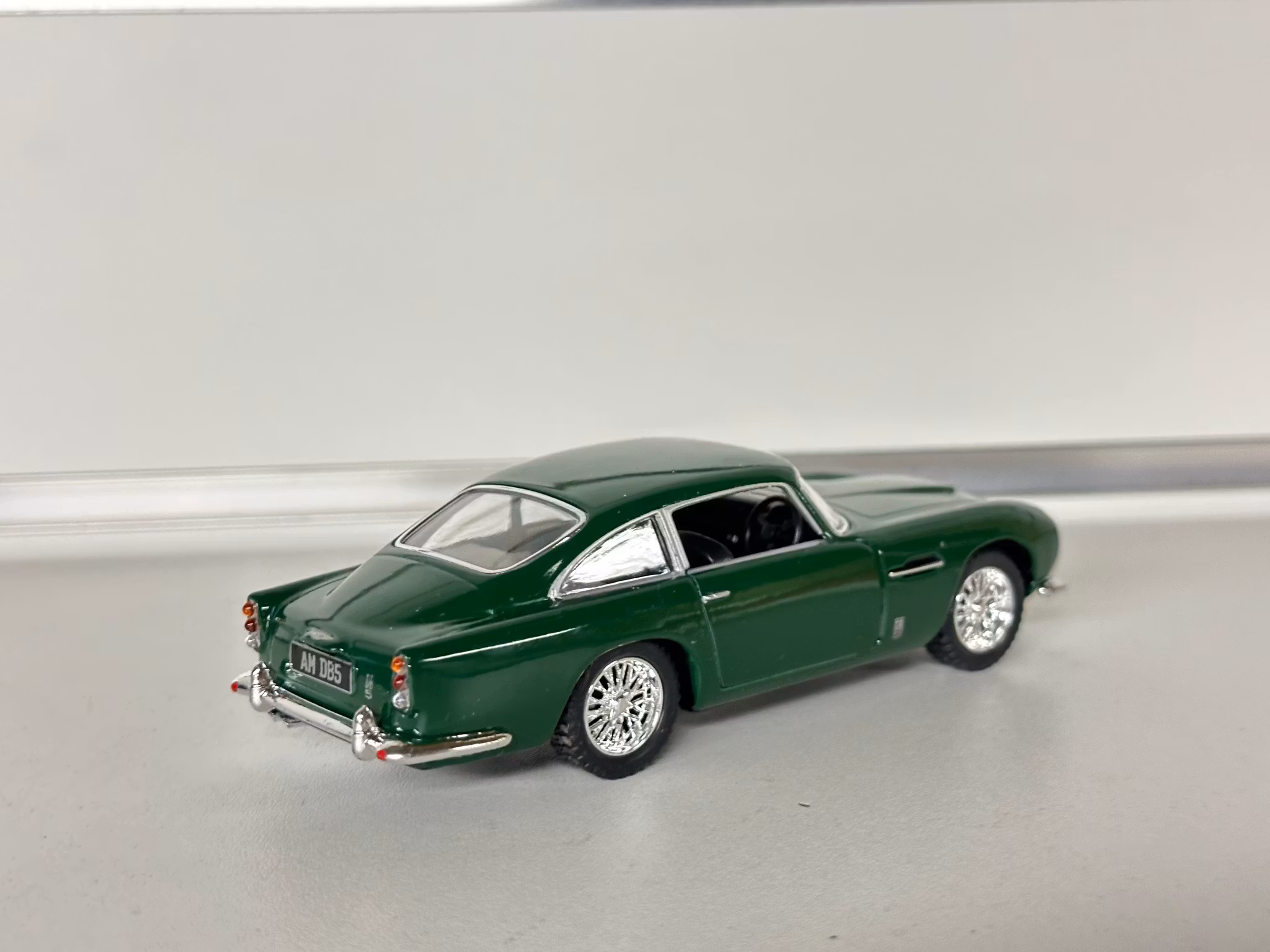 Skala 1/38 Aston Martin DB5, green fr Kinsmart