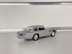 Skala 1/38 Aston Martin DB5, silver fr Kinsmart