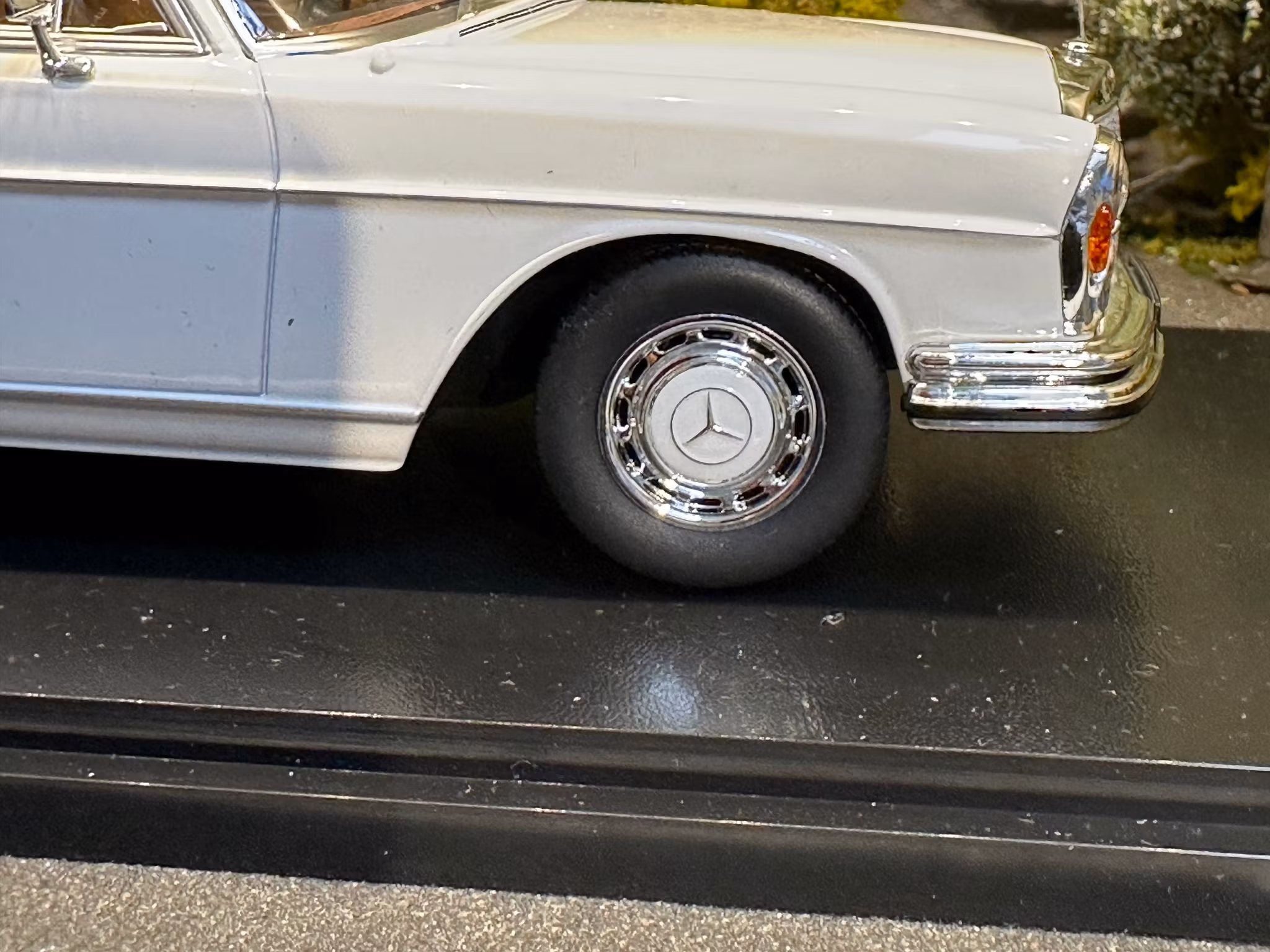 Skala 1/18 Mercedes-Benz 300 SEL 6,3 - W109. 1967-1972, white fr KK-Scale