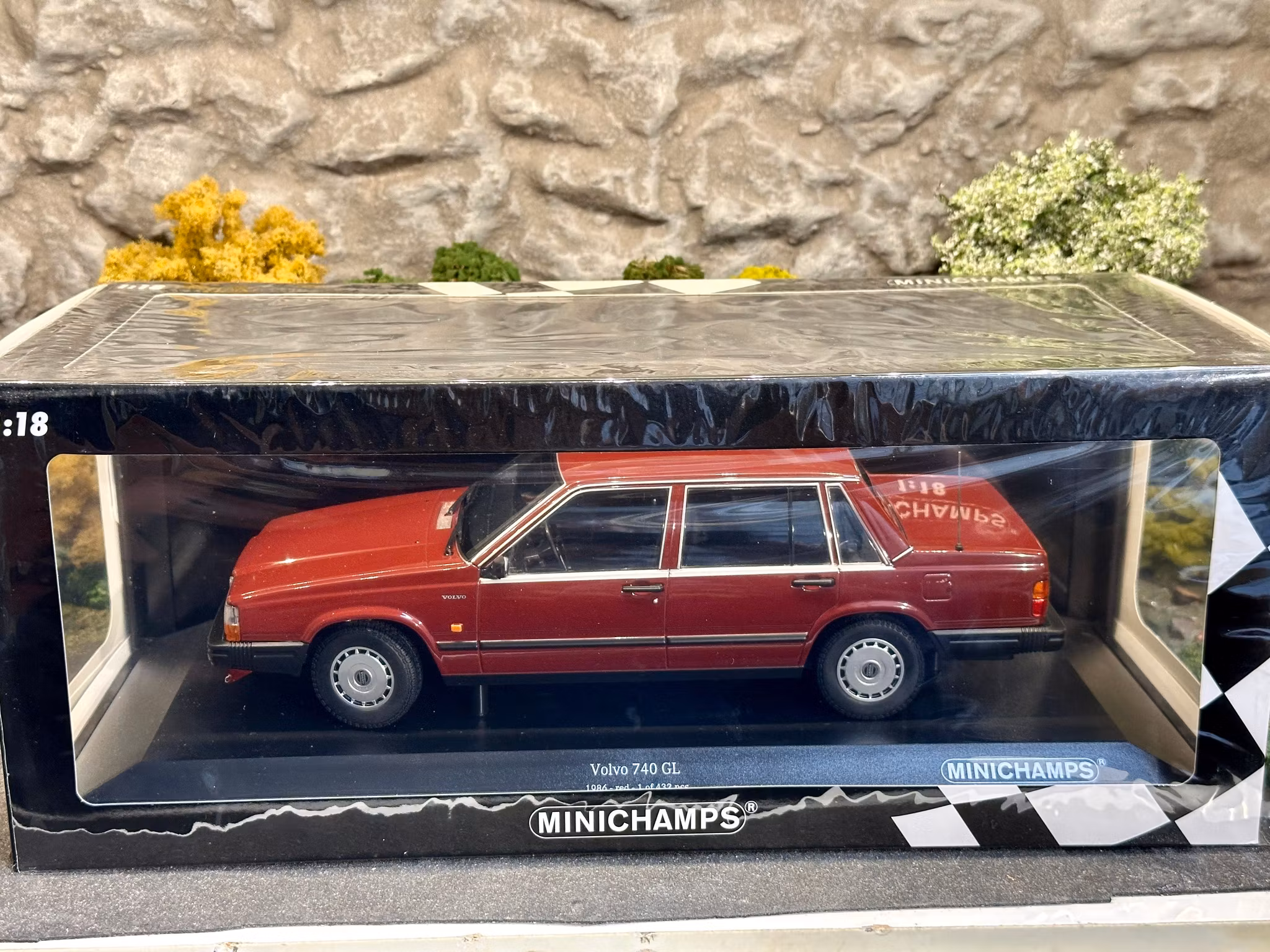 Skala 1/18 Volvo 740 GL (744) 1986 Dark red fr Minichamps 1 of 432 pcs