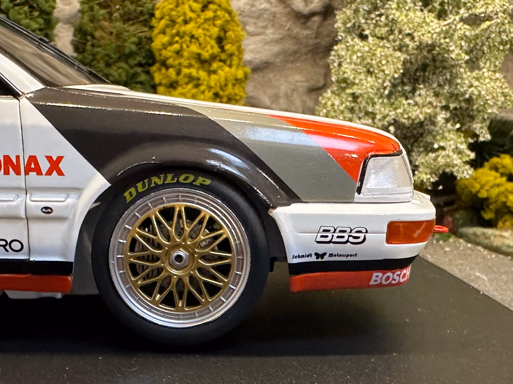 Skala 1/18 Audi V8 DTM #44 H.J.Stuck fr WERK83