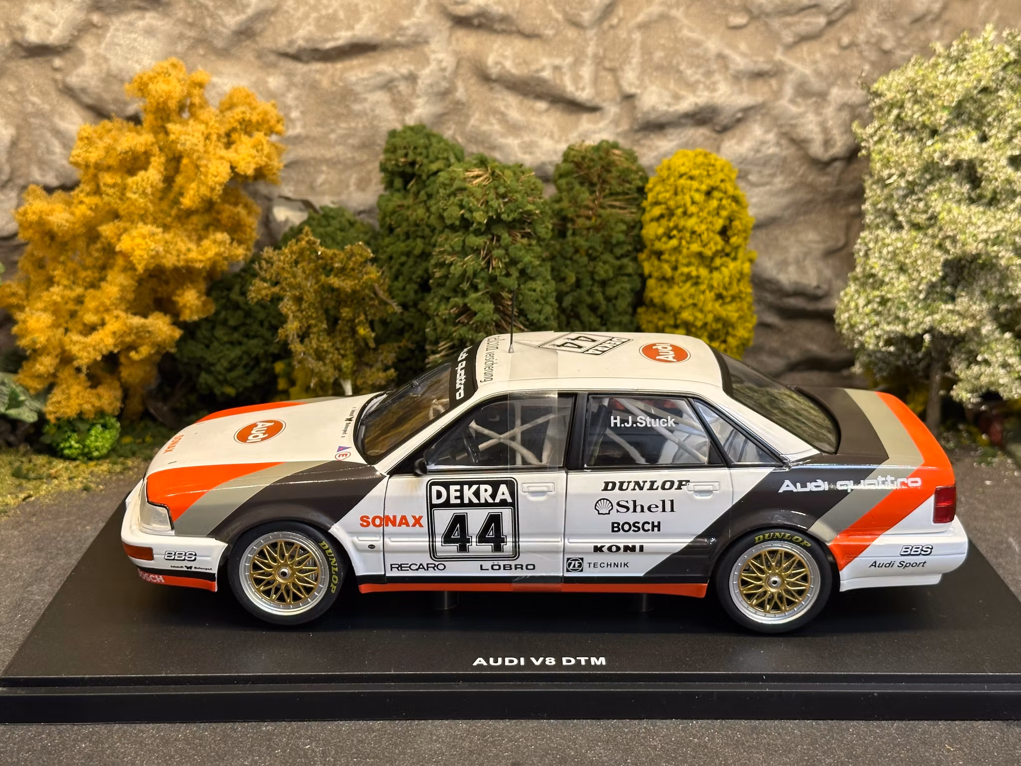 Skala 1/18 Audi V8 DTM #44 H.J.Stuck fr WERK83