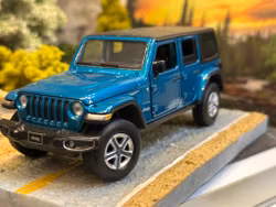 Skala 1/32 JEEP Wrangler Sahara, Bikini Pearl fr Tayumo