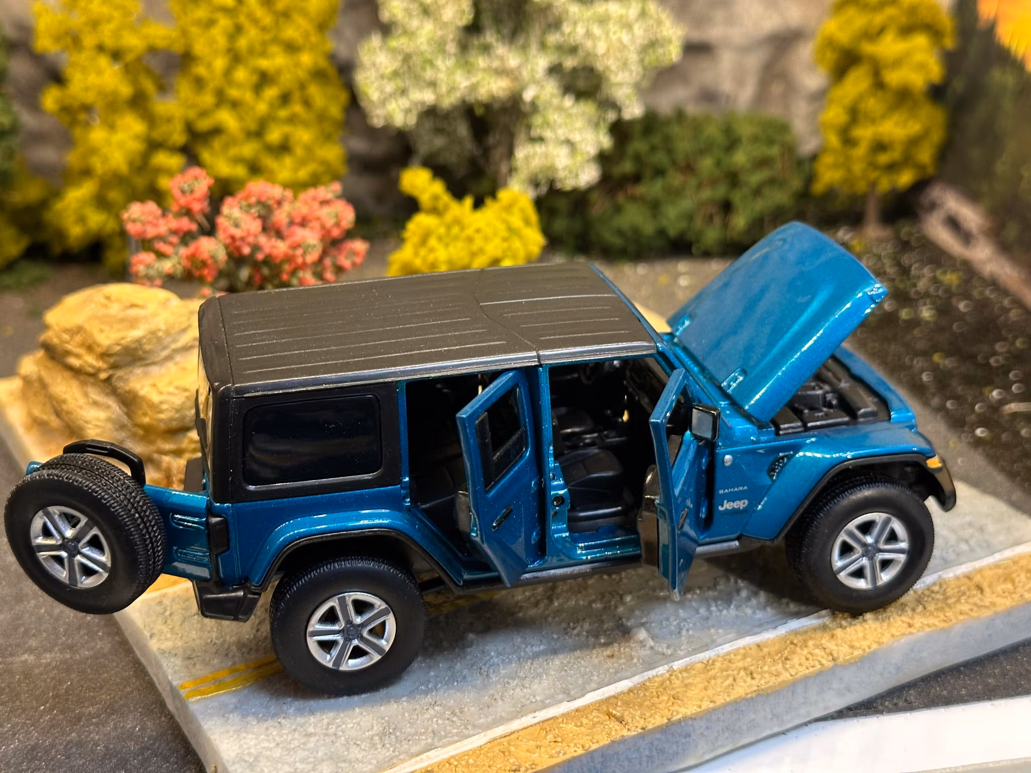 Skala 1/32 JEEP Wrangler Sahara, Bikini Pearl fr Tayumo