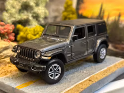 Skala 1/32 JEEP Wrangler Sahara, Granite Chrystal fr Tayumo