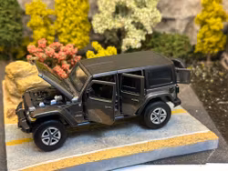 Skala 1/32 JEEP Wrangler Sahara, Granite Chrystal fr Tayumo