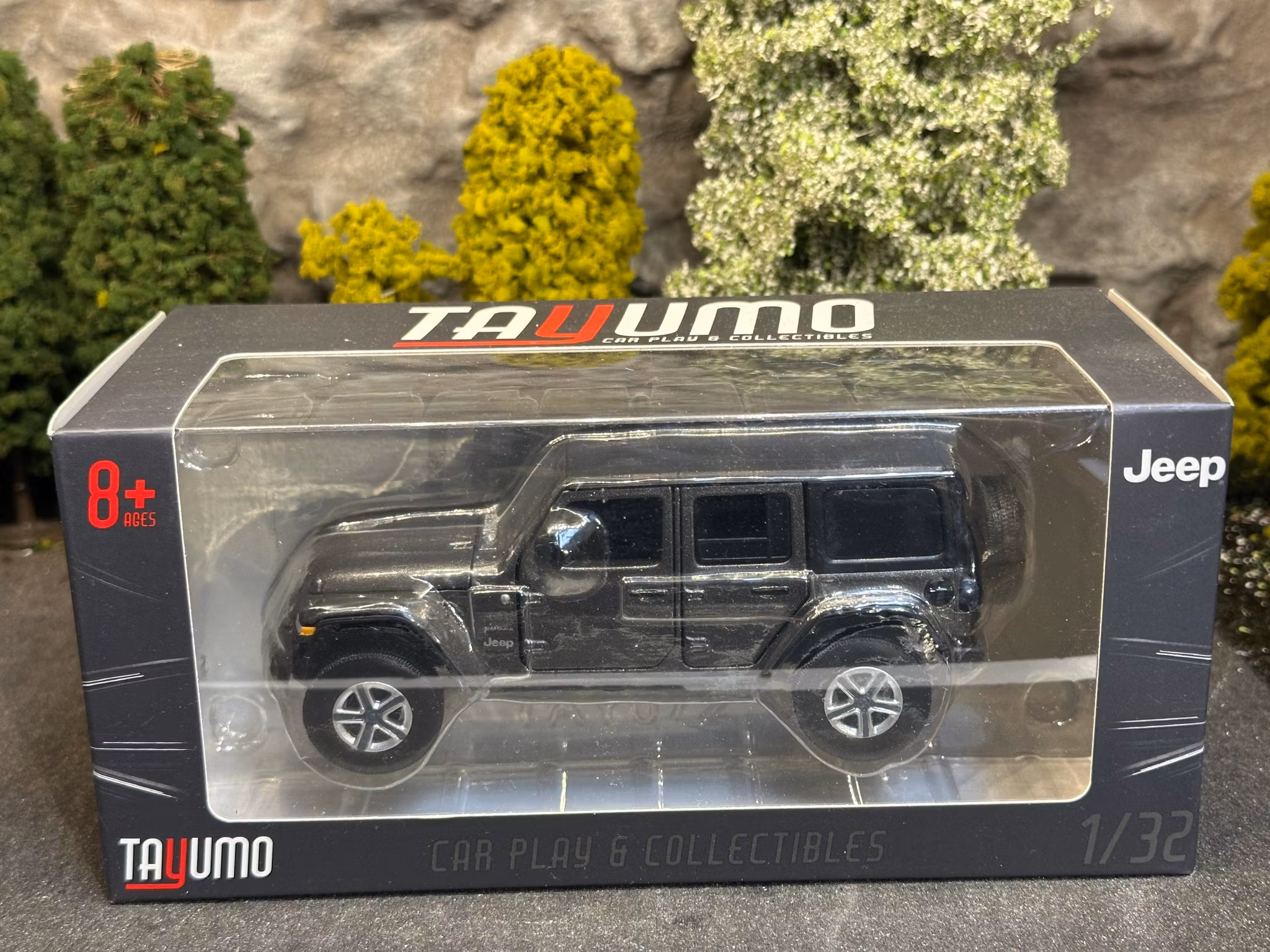 Skala 1/32 JEEP Wrangler Sahara, Granite Chrystal fr Tayumo