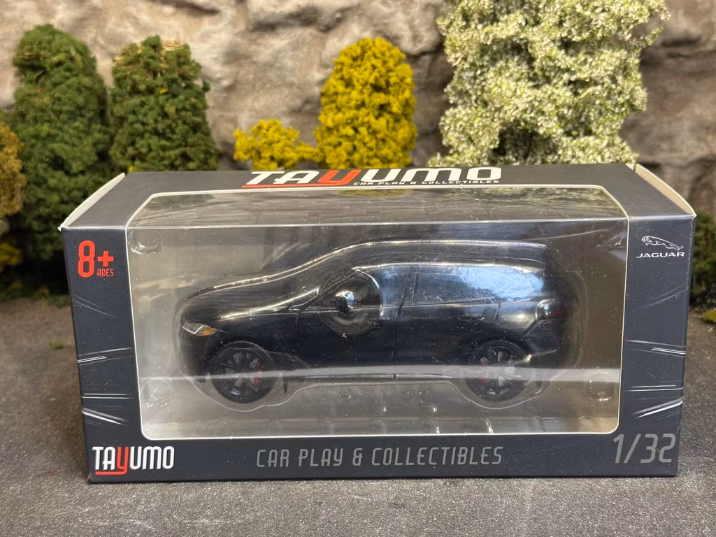 Skala 1/32 Jaguar F-pace, Black matte fr Tayumo