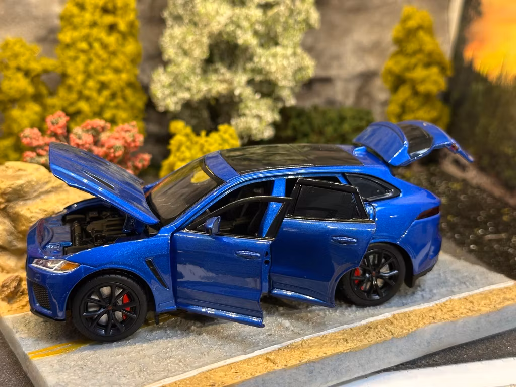 Skala 1/32 Jaguar F-pace, Blue fr Tayumo
