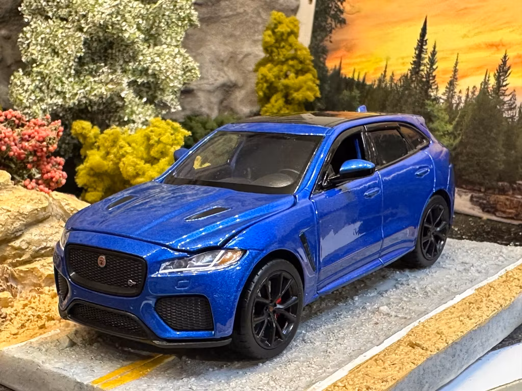 Skala 1/32 Jaguar F-pace, Blue fr Tayumo