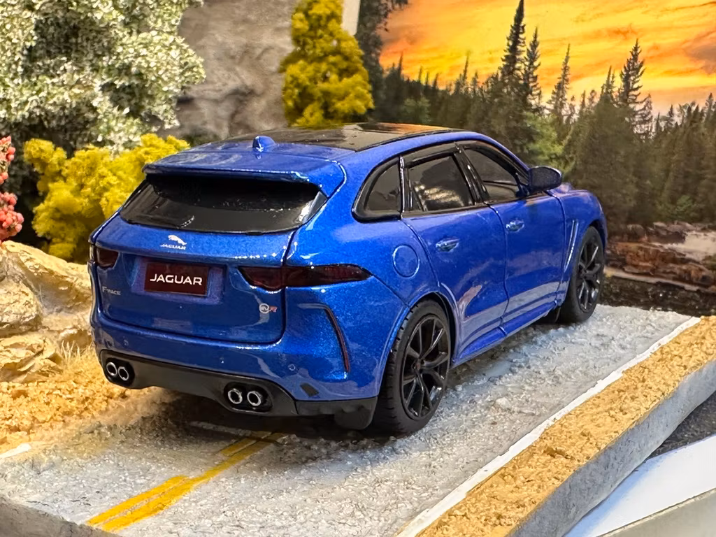 Skala 1/32 Jaguar F-pace, Blue fr Tayumo