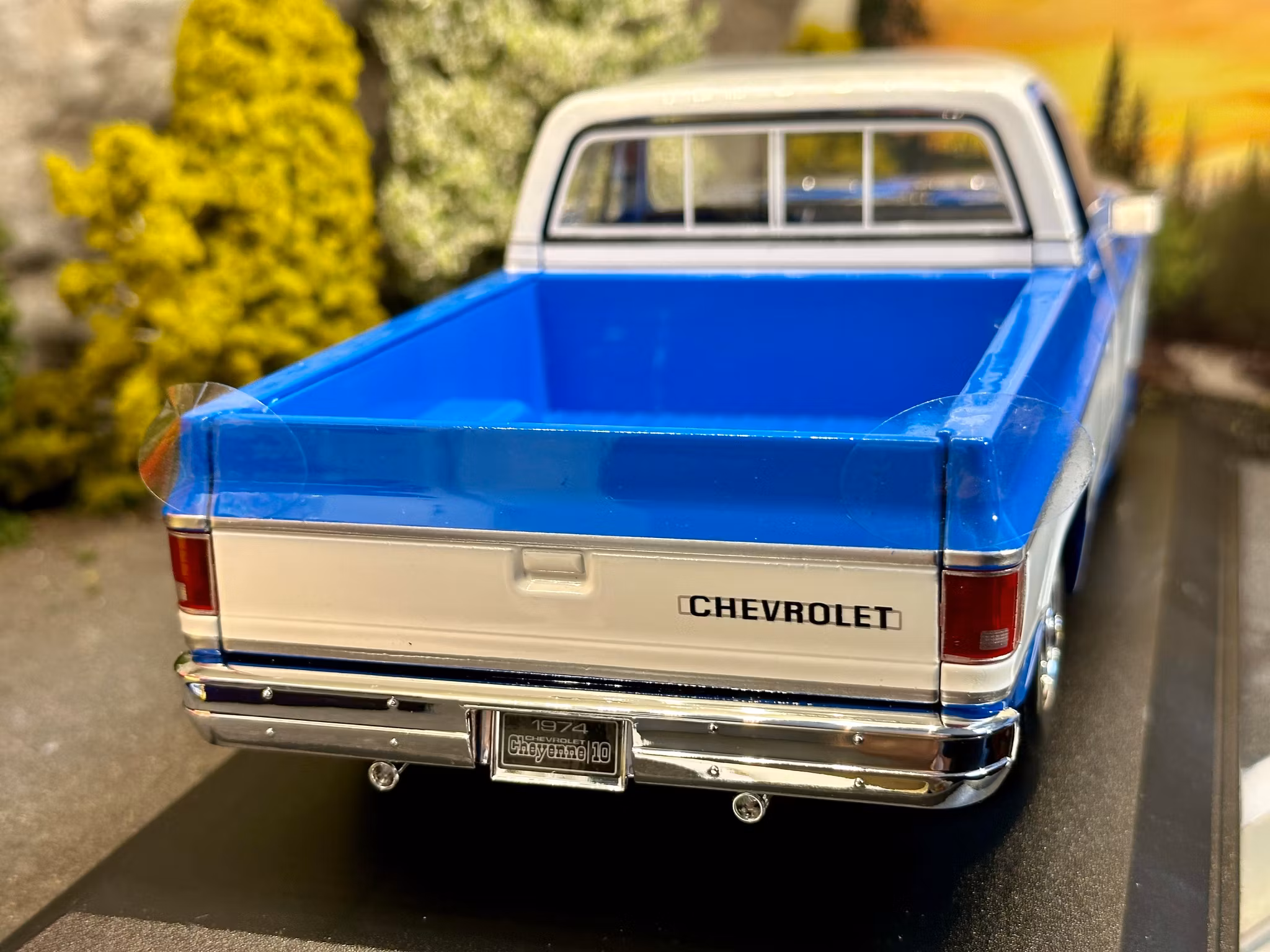 Skala 1/18 Chevrolet C-10 Chayenne Super, blue/white, 1974 fr Maisto Special Edition