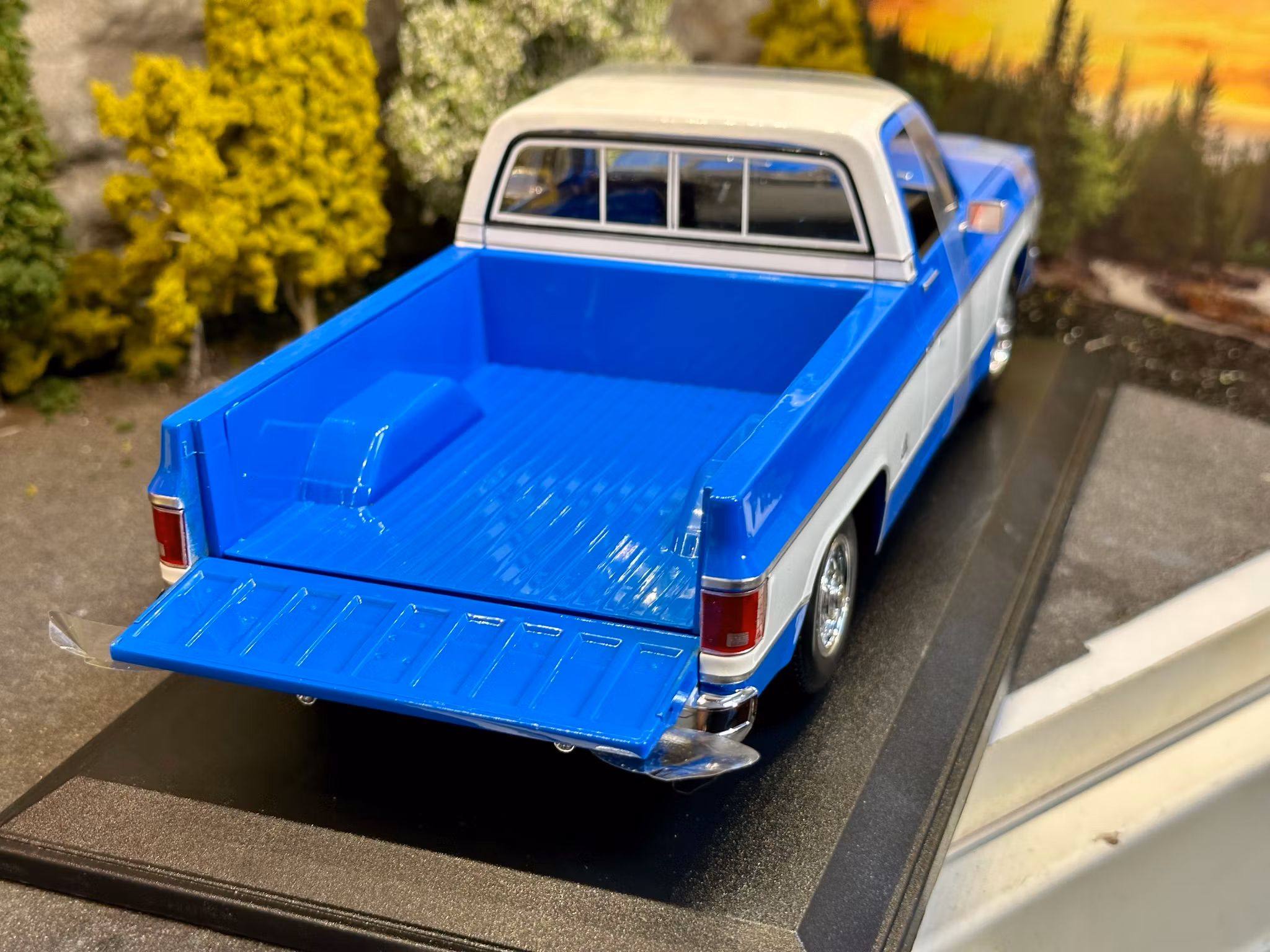 Skala 1/18 Chevrolet C-10 Chayenne Super, blue/white, 1974 fr Maisto Special Edition