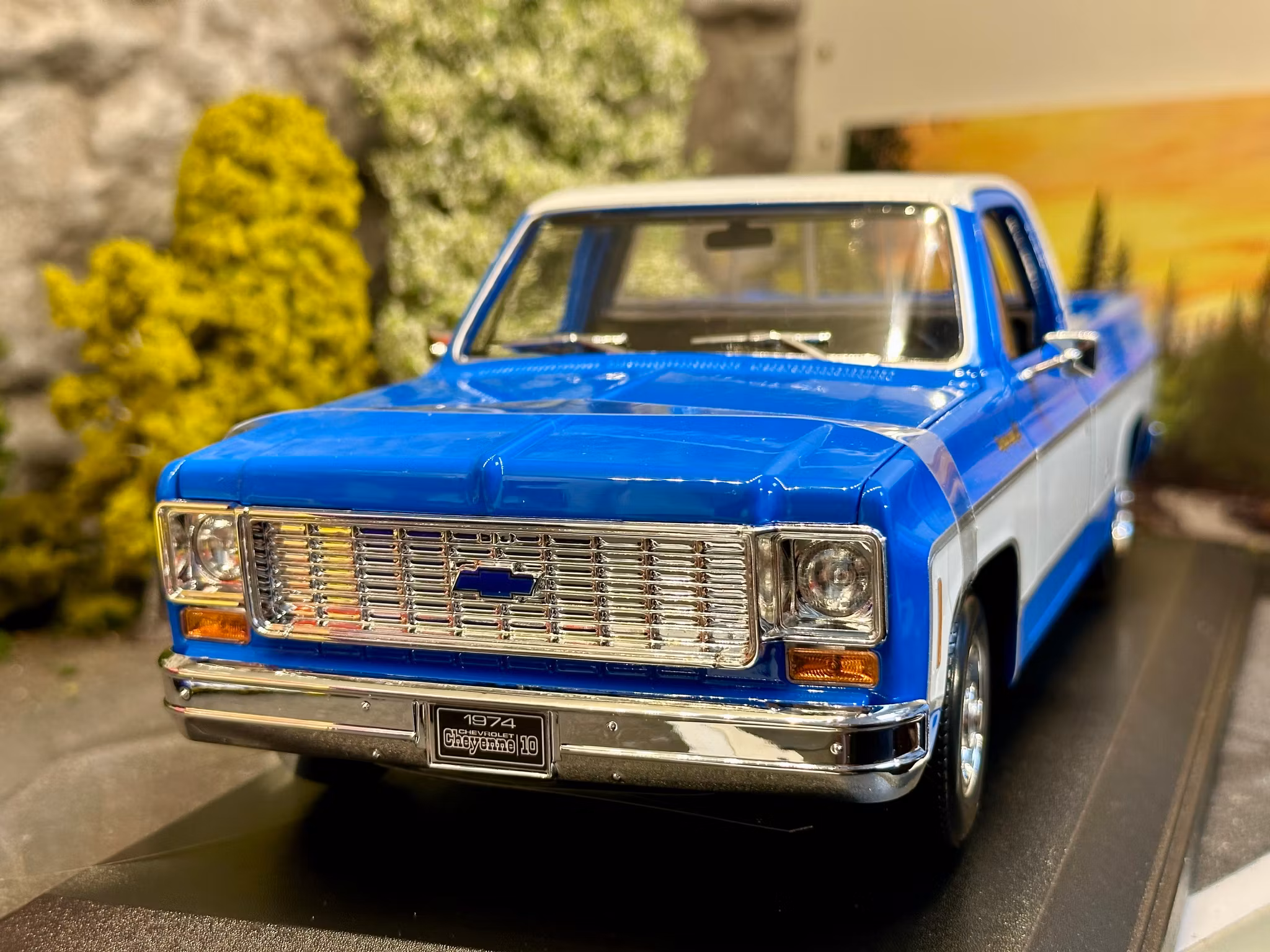 Skala 1/18 Chevrolet C-10 Chayenne Super, blue/white, 1974 fr Maisto Special Edition
