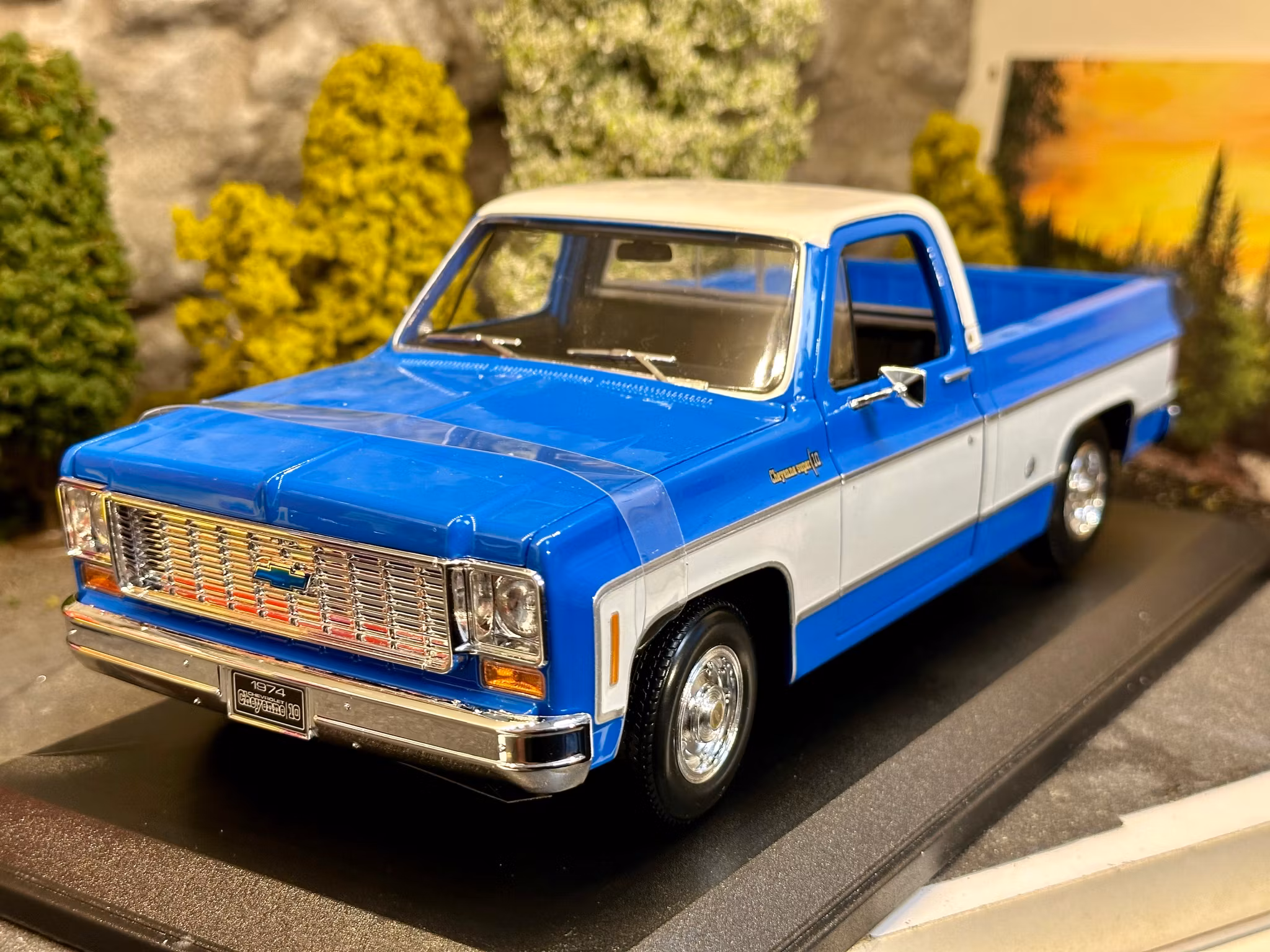 Skala 1/18 Chevrolet C-10 Chayenne Super, blue/white, 1974 fr Maisto Special Edition