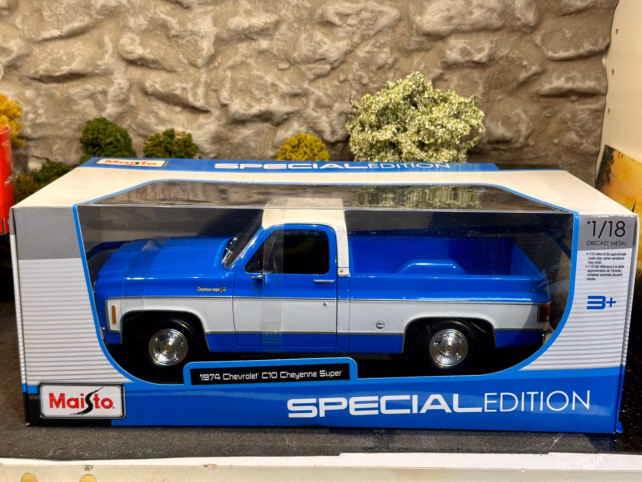 Skala 1/18 Chevrolet C-10 Chayenne Super, blue/white, 1974 fr Maisto Special Edition
