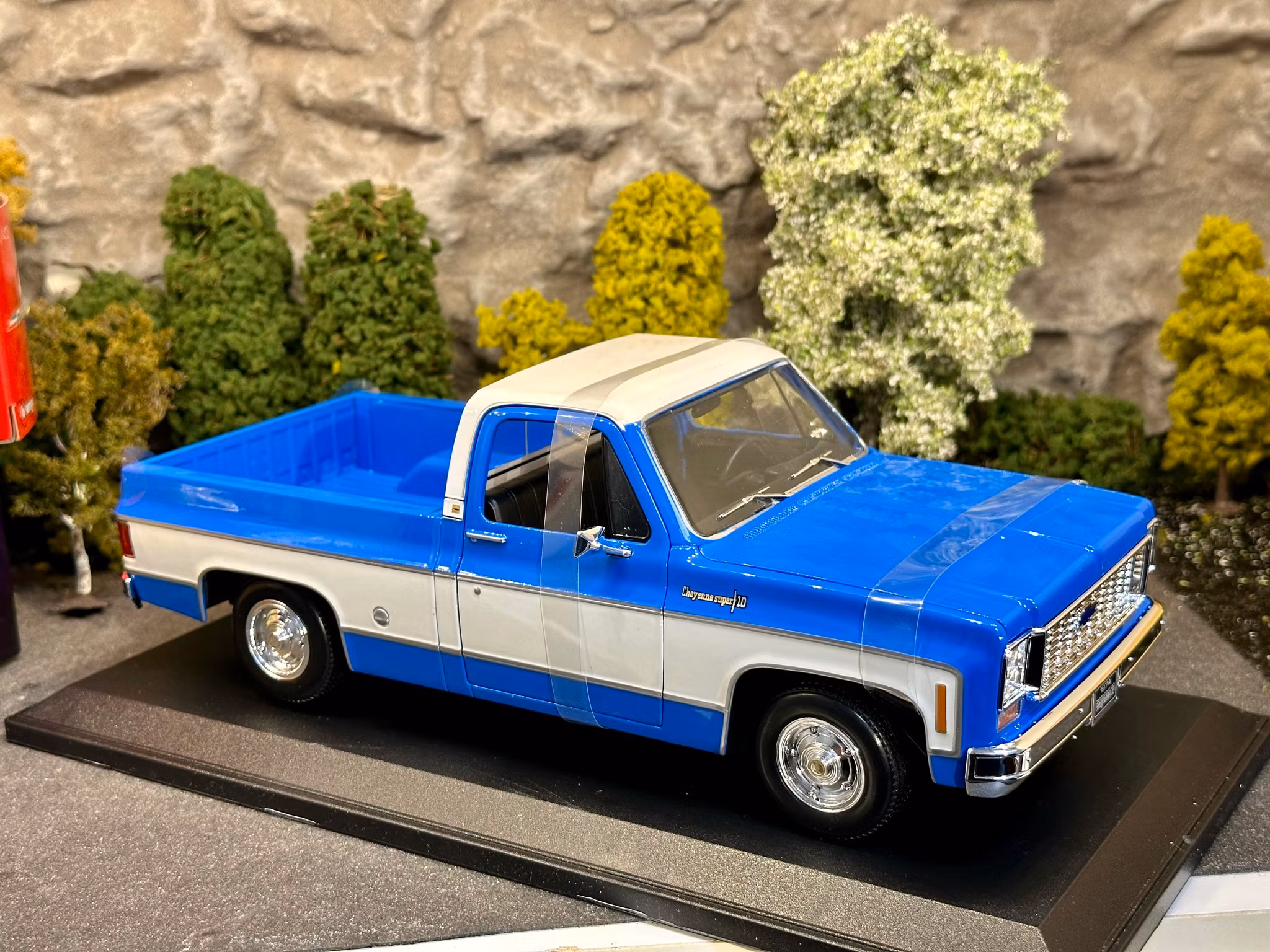 Skala 1/18 Chevrolet C-10 Chayenne Super, blue/white, 1974 fr Maisto Special Edition