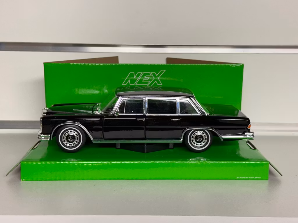 Skala 1/24 Mercedes-Benz 600 Pullman 1963' Black fr Nex models / Welly