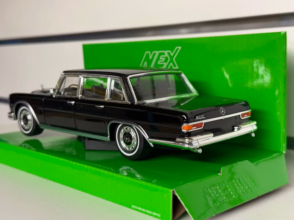 Skala 1/24 Mercedes-Benz 600 Pullman 1963' Black fr Nex models / Welly