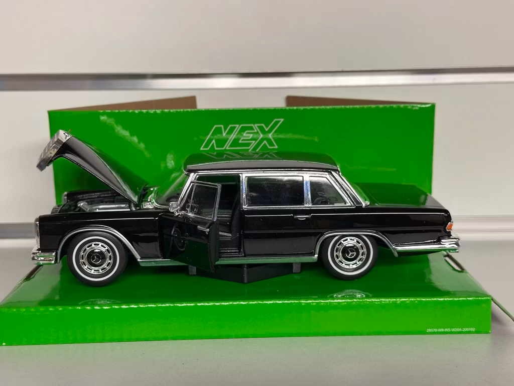 Skala 1/24 Mercedes-Benz 600 Pullman 1963' Black fr Nex models / Welly