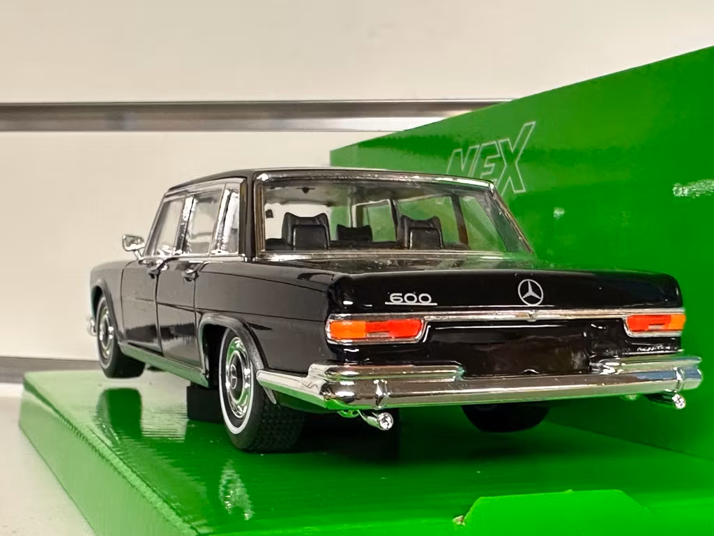 Skala 1/24 Mercedes-Benz 600 Pullman 1963' Black fr Nex models / Welly