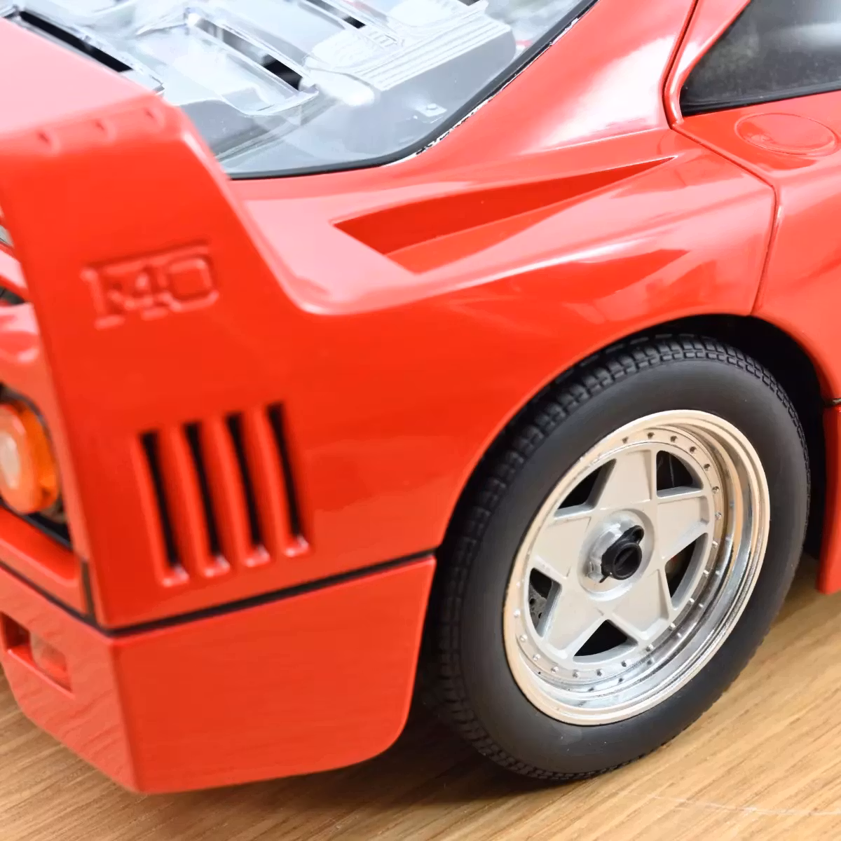 Skala 1/12 Ferrari F40 1987 Red fr Norev (127902)