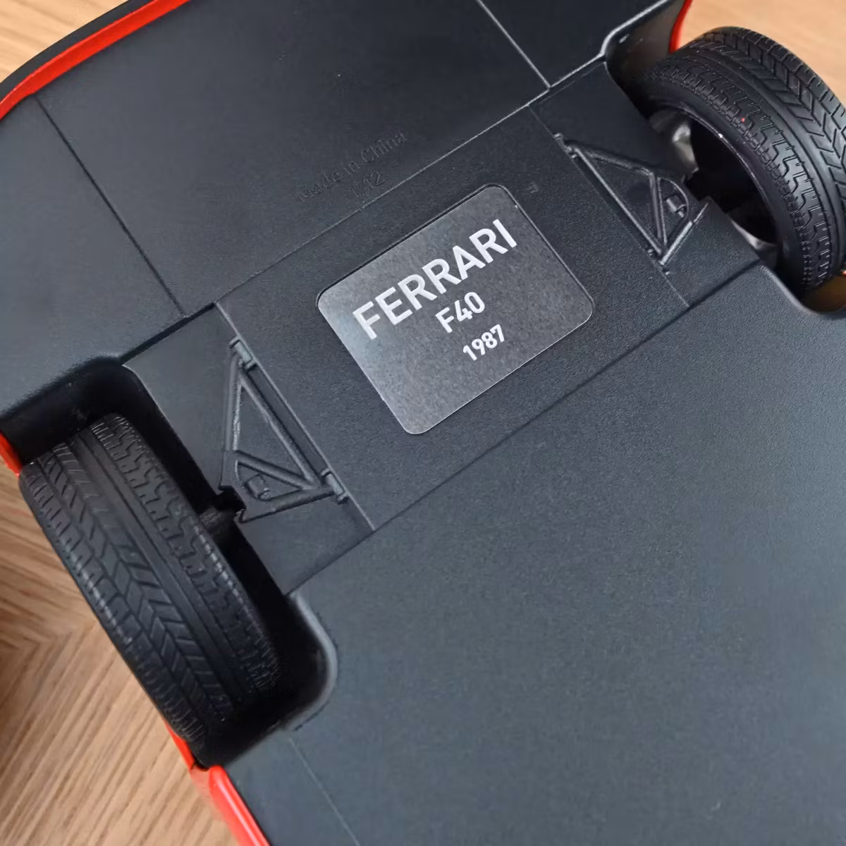 Skala 1/12 Ferrari F40 1987 Red fr Norev (127902)